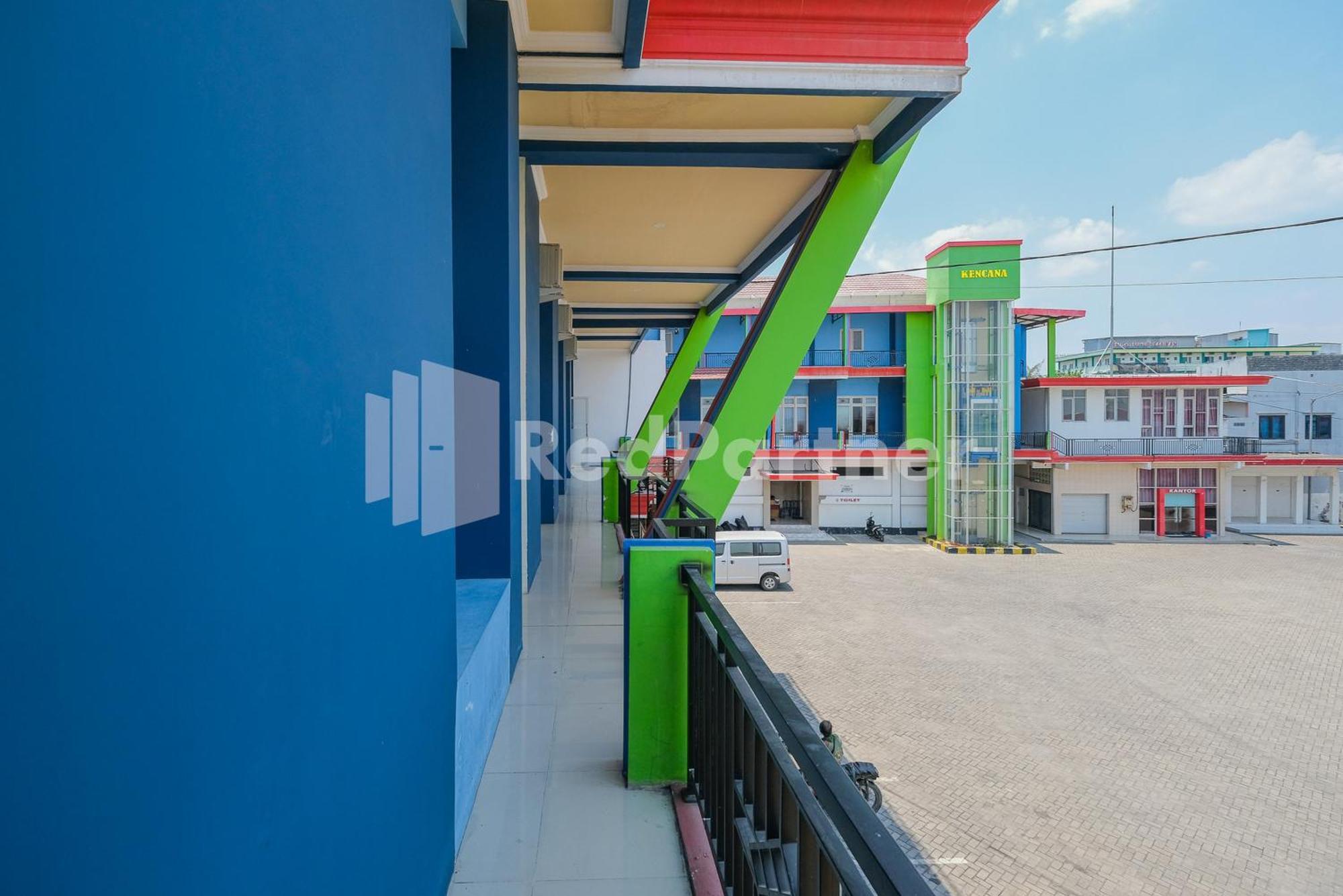 Grand Kencana Guesthouse Syariah Near Wisata Bahari Lamongan Paciran Exterior foto