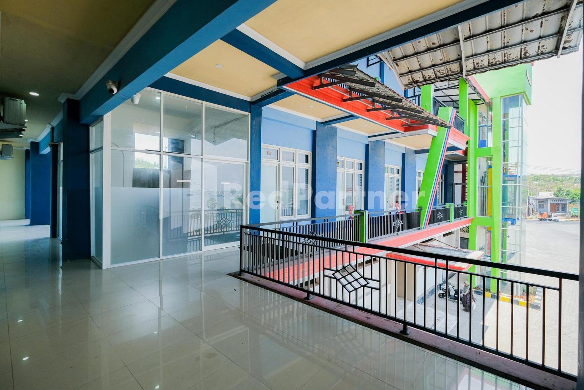 Grand Kencana Guesthouse Syariah Near Wisata Bahari Lamongan Paciran Exterior foto