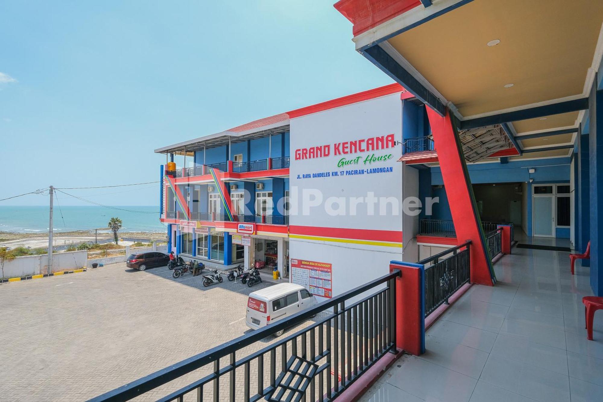 Grand Kencana Guesthouse Syariah Near Wisata Bahari Lamongan Paciran Exterior foto